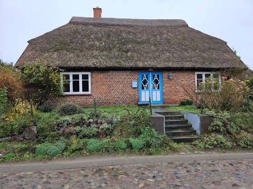 Objektansicht von vorne - 3 Zimmer Bauernhaus, Landhaus in Mönchgut