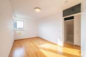 Schlafzimmer - Etagenwohnung mit 71,70 m&sup2; in München zum Kaufen