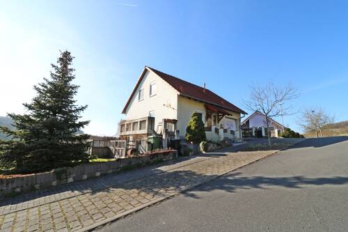 Strassenansicht - Einfamilienhaus mit ELW zum Preis einer Eigentumswohnung!!!