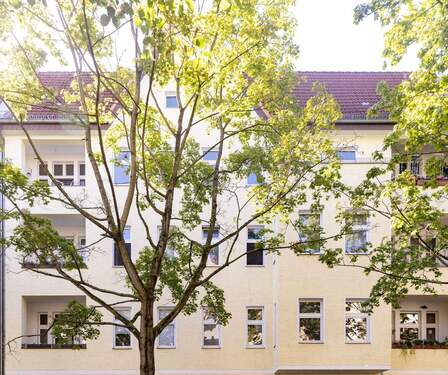 Fassade - Top-Investment im aufstrebenden Reinickendorf: Helle 2-Zimmer-Altbauwohnung mit Südbalkon! vermietet