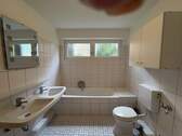 Bad mit Badewanne ... - 