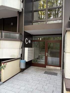 Hauseingang - 3 Zimmer Etagenwohnung zum Kaufen in Hamburg