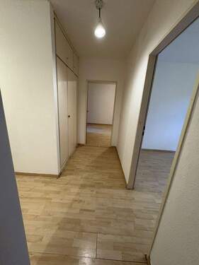Flur mit Einbauschrank - 