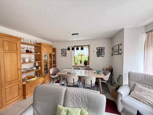 Wohnzimmer im Erdgeschoss Bild 1 - 7 Zimmer Mehrfamilienhaus, Wohnhaus zum Kaufen in Alling