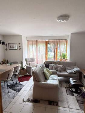 Wohnzimmer im Erdgeschoss Bild 2 - 7 Zimmer Mehrfamilienhaus, Wohnhaus in Alling