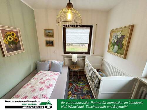 Schlafzimmer - 6 Zimmer Mehrfamilienhaus, Wohnhaus in Arzberg