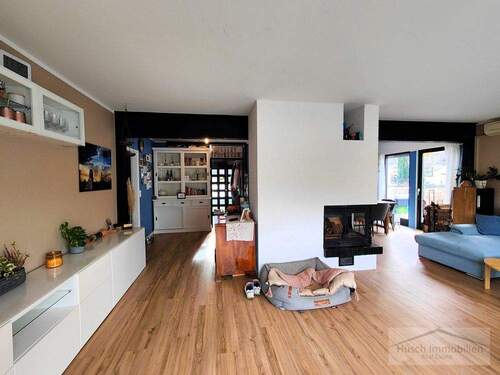 Wohnzimmer mit Kamin - 