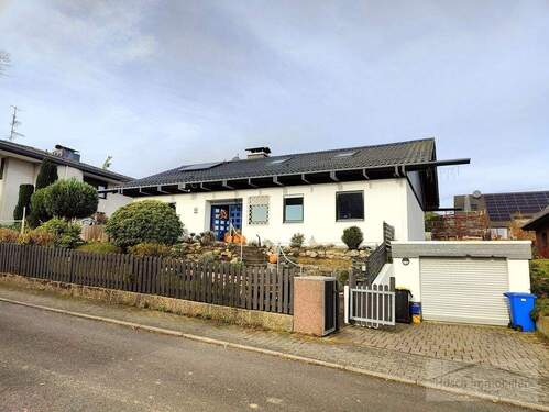 Ansicht - 6 Zimmer Einfamilienhaus zum Kaufen in Taunusstein / Niederlibbach