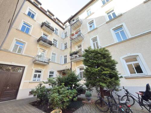 Ansicht BaIkon und Innenhof Bild 2 - 3 Zimmer Etagenwohnung in München