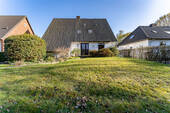Hauptbild - Zweifamilienhaus in Oberneuland, mit Garage und Pool.