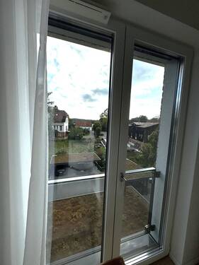 Blick auf die Gründächer der Carportanlage - 