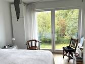 Schlafzimmer mit Blick ins Grüne - 