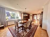 Großes, helles Esszimmer - 