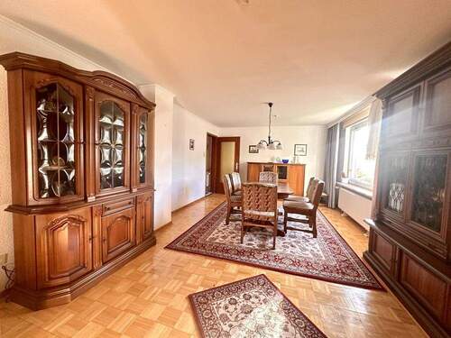Geräumiges Esszimmer - 