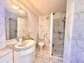 Vollbad mit Dusche - 