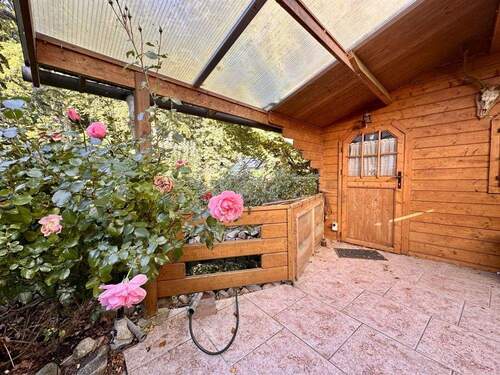 Gartenlaube mit überdachter Terrasse - 