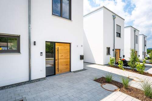 SO109469-1 - 4 Zimmer Reihenmittelhaus zur Miete in Wörth an der Donau