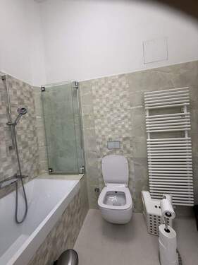 Badezimmer mit Wanne - 