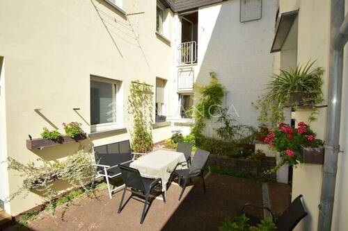 Sonniger Hofbereich - 
