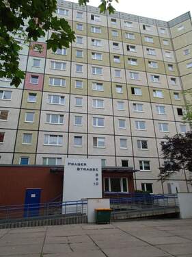 Außenansicht - 2 Zimmer Etagenwohnung zur Miete in Erfurt