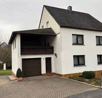 Freistehendes Einfamilienhaus samt Doppelgarage mit großem Garten und angrenzendem Bachlauf - Berglicht