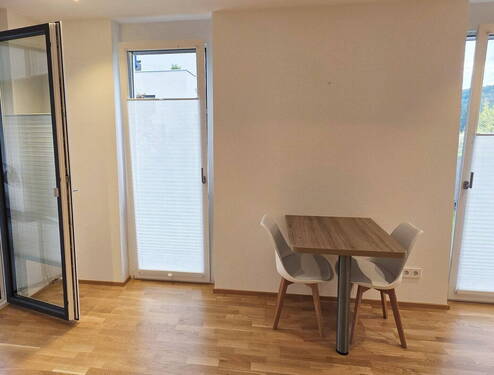 Essecke, Tisch + 2 Stühle - 