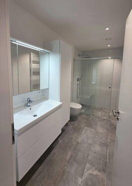 Bad mit Waschbecken - 2 Zimmer Terrassenwohnung zum Kaufen in Nagold