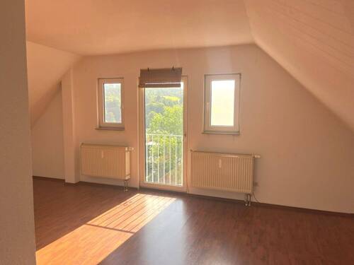 Zimmer - 4- Raumwohnung mit Balkon - 579,00&nbsp;EUR Kaltmiete, ca.&nbsp; 105,20&nbsp;m&sup2;&nbsp;Wohnfl&auml;che