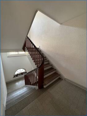 Treppenhaus - 4 Zimmer Etagenwohnung zum Kaufen in Singen (Hohentwiel)
