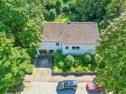 Außenbild - Einfamilienhaus mit großem Grundstück und viel Potential