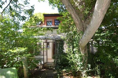 Wilder Garten mit Hausansicht Wintergarten - 
