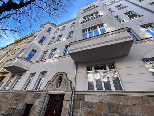 Hausansicht mit Erker - 