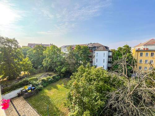 Blick vom Balkon - Etagenwohnung mit 91,50 m&sup2; in Leipzig zum Kaufen