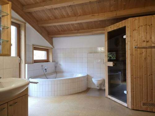 Masterbad (Zugang von beiden Schlafzimmern) - 