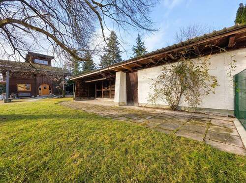 Garten mit Holzschuppen - 