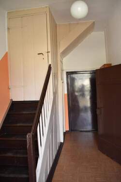 Mittelflur + Treppe zum DG - 