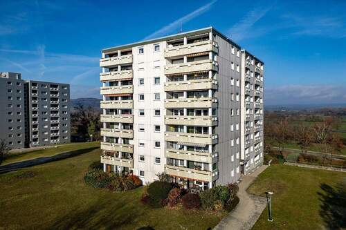 Bild 1 - 2,5-Zimmer-Wohnung mit Tiefgarage & Balkon. Sanieren und Wohnen oder Vermieten