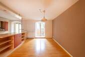 Heller Essbereich mit Balkon - Vermietete 4-Zimmer-Altbauwohnung im Beletage!