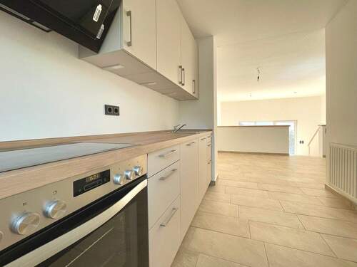 Küche, Blick zum Wohnzimmer (2) - 