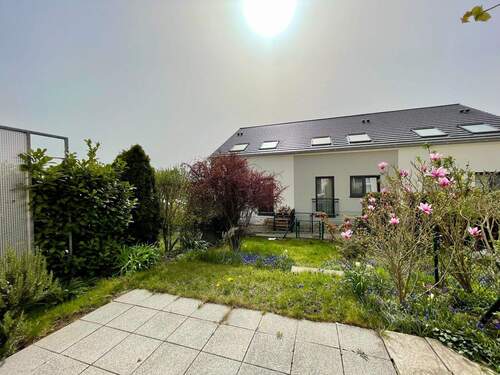 Blick auf den Garten - 6 Zimmer Reihenmittelhaus zum Kaufen in Berlin