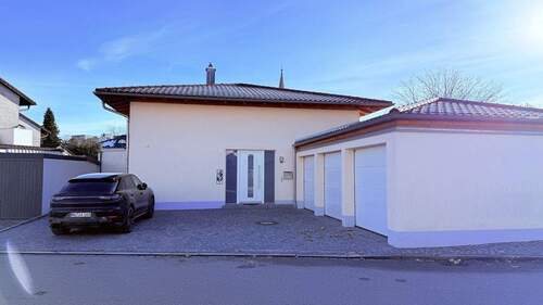 Blick zum Anwesen II - 
