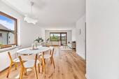 Wohn-/Essbereich - sofort einziehen: helle 3 Zimmer mit Südbalkon - neu renoviert