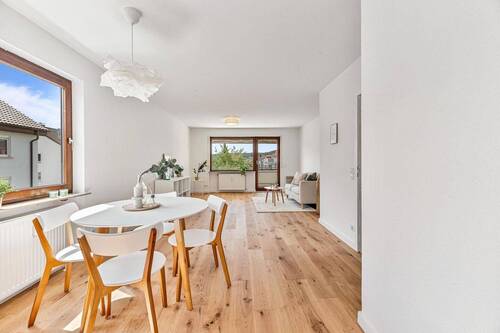 Wohn-/Essbereich - sofort einziehen: helle 3 Zimmer mit Südbalkon - neu renoviert
