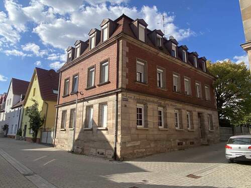 Hausansicht Titel - Wohnen im Herzen von Zirndorf - 325.000,00 EUR Kaufpreis, ca.  115,70 m² Wohnfläche