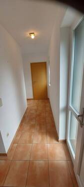 Flur Richtung Gäste WC - 