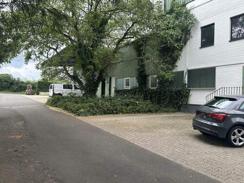 Halle und Büro/Wohnen - Einfamilienhaus in Langerwehe