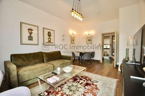 Wohnzimmer II - 2 Zimmer Etagenwohnung in Berlin