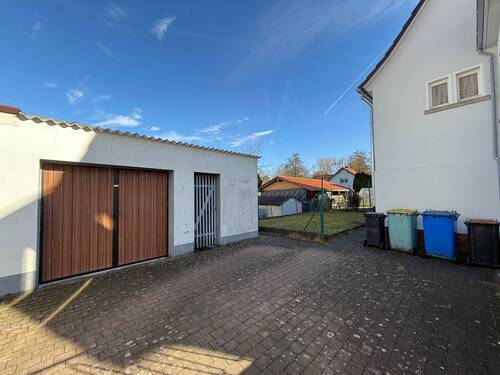 Hofbereich und Garage - Einfamilienhaus mit 124,00 m&sup2; in Schlüchtern zum Kaufen