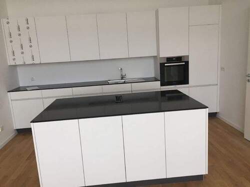 Einbauküche mit Kochinsel - 