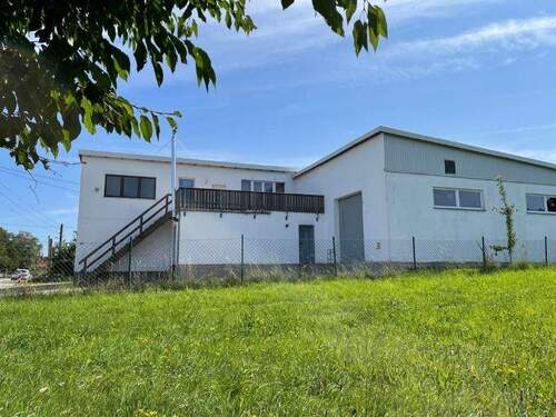 Anbau von Nordwest - Halle in Hochkirch zum Kaufen